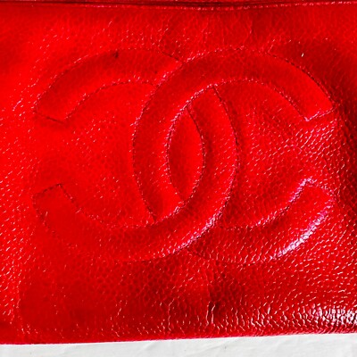 AUTHENTIC CHANEL VINTAGE ZIP-AROUND LARGE CAVIAR WALLET MADE IN