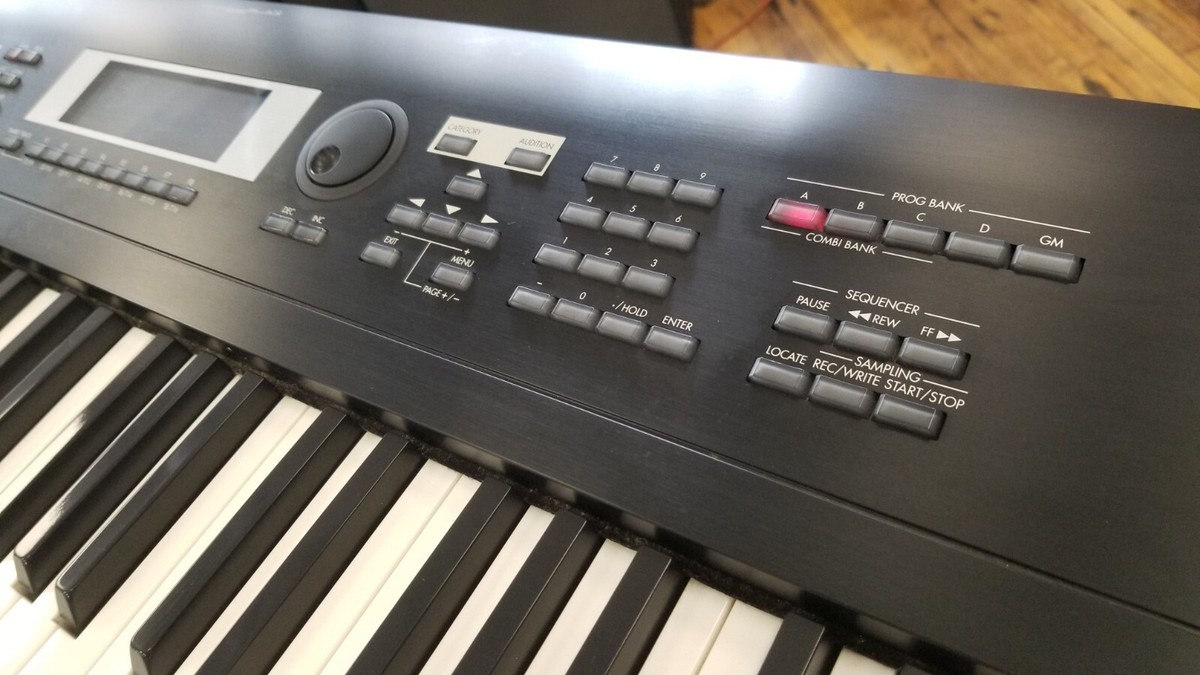 KORG TR88 シンセサイザー コルグ korgtrheader-