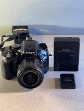 Nikon D5200 24.1MP DSLR Camera Black w/ AF-S DX 18-55mm Lens +Battery & Charger