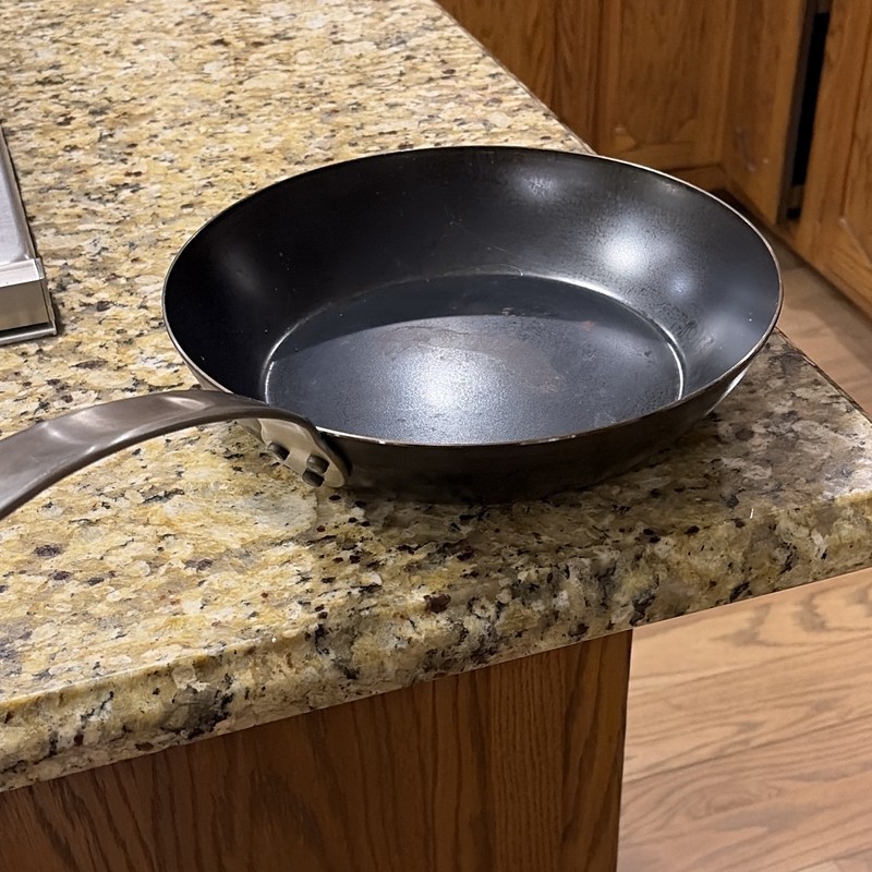 10 in Non-Stick Metal Frying Pan Skillet, Black/Silver Long Handle, France