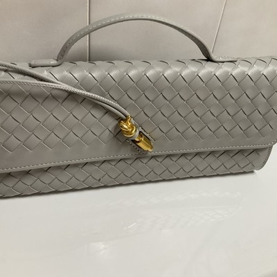 geflochtene Tasche grau