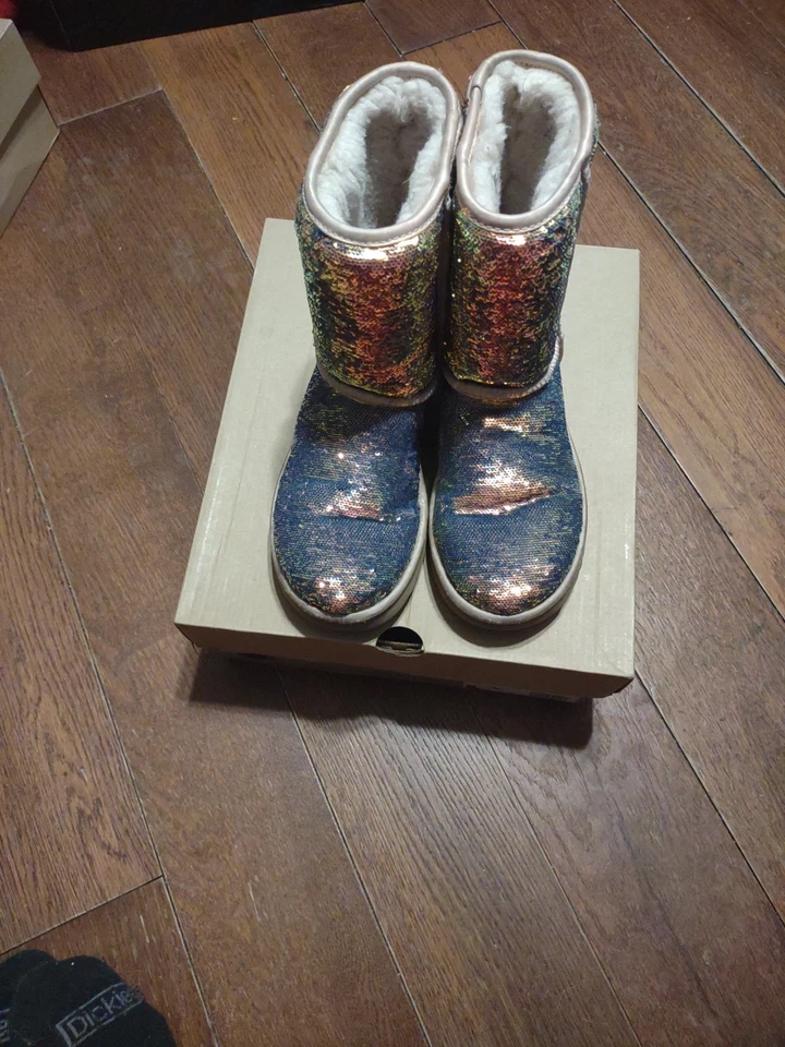 UGG W Clásico Corto Cosmos Lentejuelas 1103796 Foto 2 de 4