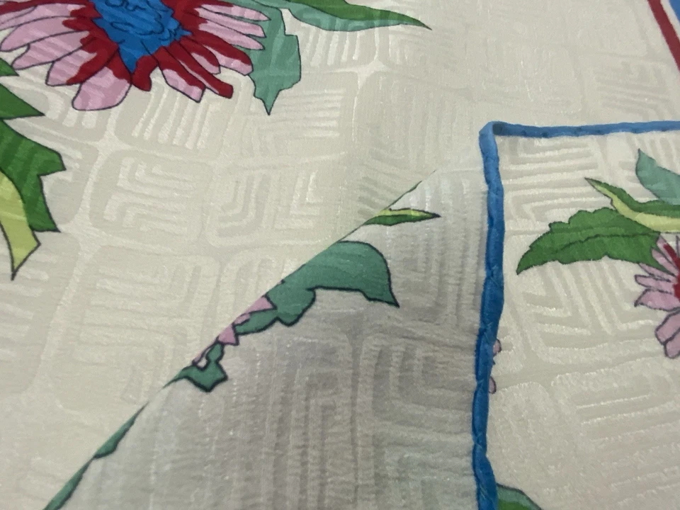 Шарф женский LANVIN полностью белый шелковый цветочный с логотипом узор 44/44 дюйма PVGC - Изображение 3 из 4