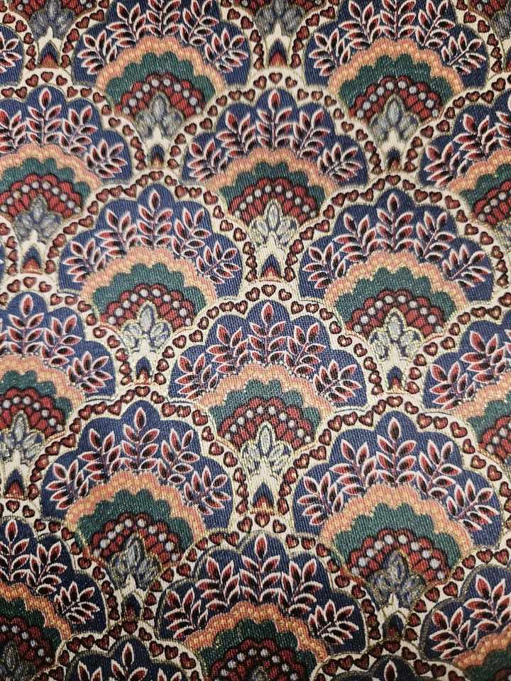 VTG Ambiance HTF Scalloped Art Deco Style Print Cotton Fabric 4.25 Yards X 55"W - Image 3 of 4