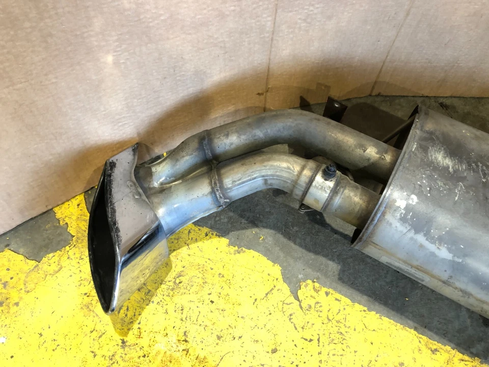 Silenciador de escape trasero BMW X6 E71 2008-2014 4,4 L V8 con puntas OEM. Foto 2 de 4