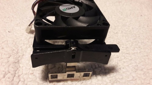 Lüfter  Kühler FOXCONN PV701512E2BF 1G Fan 70*70*15mm 12V 0.45A 4pin u. Bügel