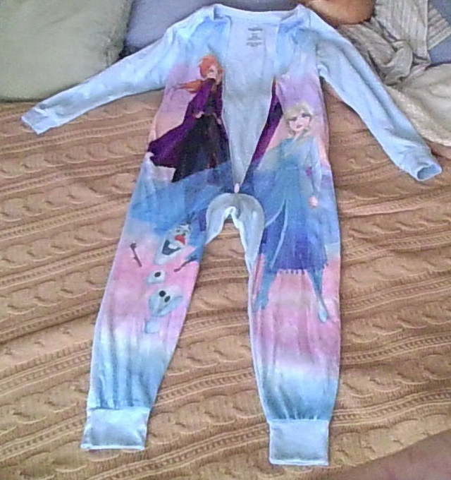 Disney Frozen II Zip Up 1-Pc Pajamas Girls Size 6 / 6X Elsa Anna Olaf Snow *Flaw