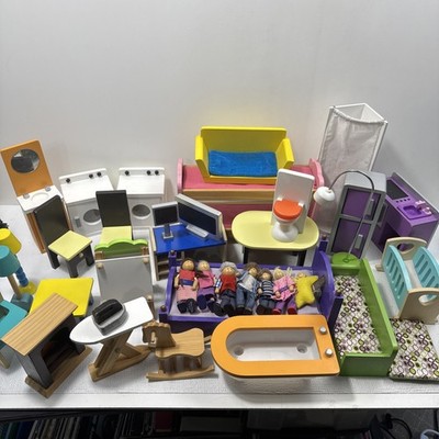 KidKraft So Chic Dollhouse Furniture 30 Pc Lot + 7 Wooden Family Dolls