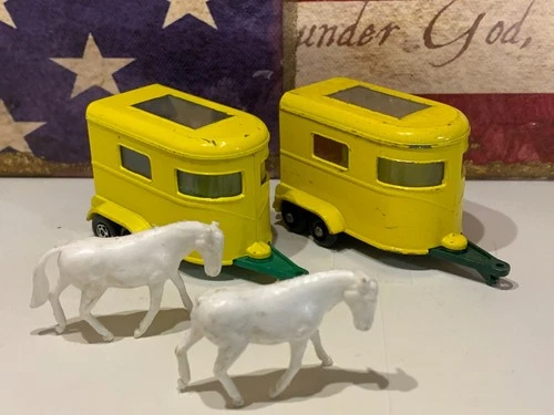 MATCHBOX LESNEY PONY TRAILER #43 X2. GREEN BASE/WHEELS VARIATION WITH HORSE