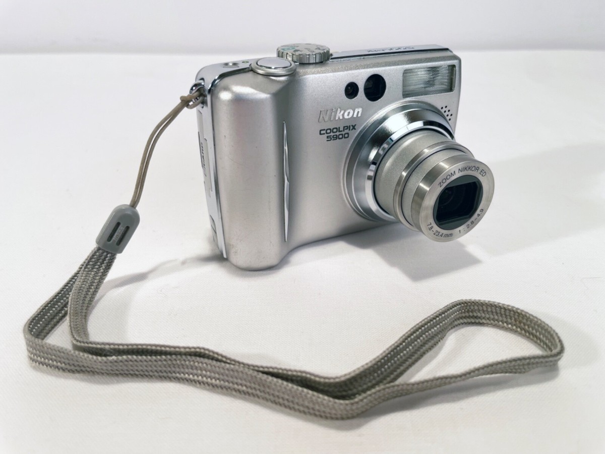 Nikon Coolpix 5900 5.1MP Digital Camera - FOR PARTS OR REPAIR