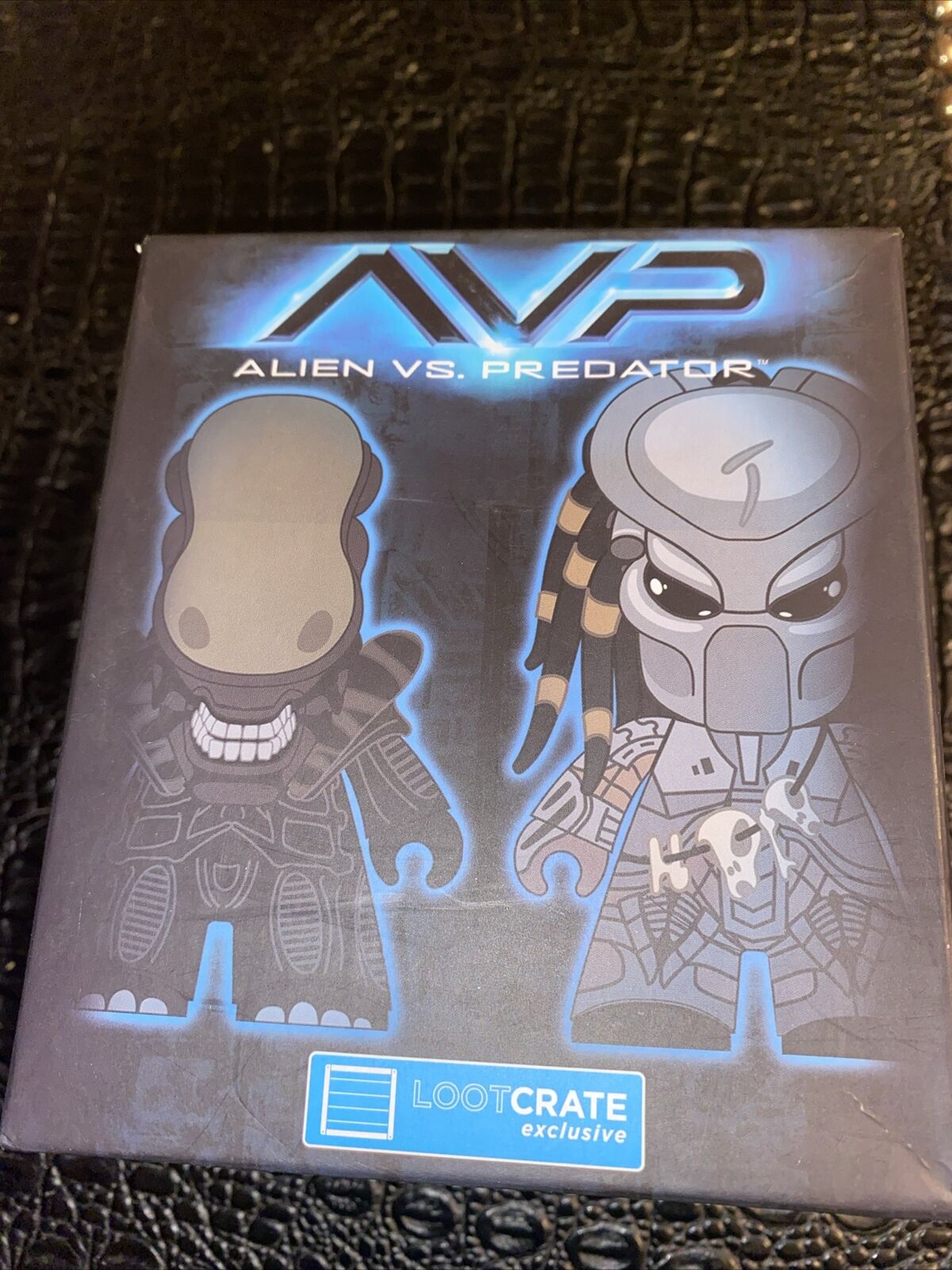 Alien VS Predator AVP Titans Vinyl Figure Versus Loot Crate Exclusive NEW 2015