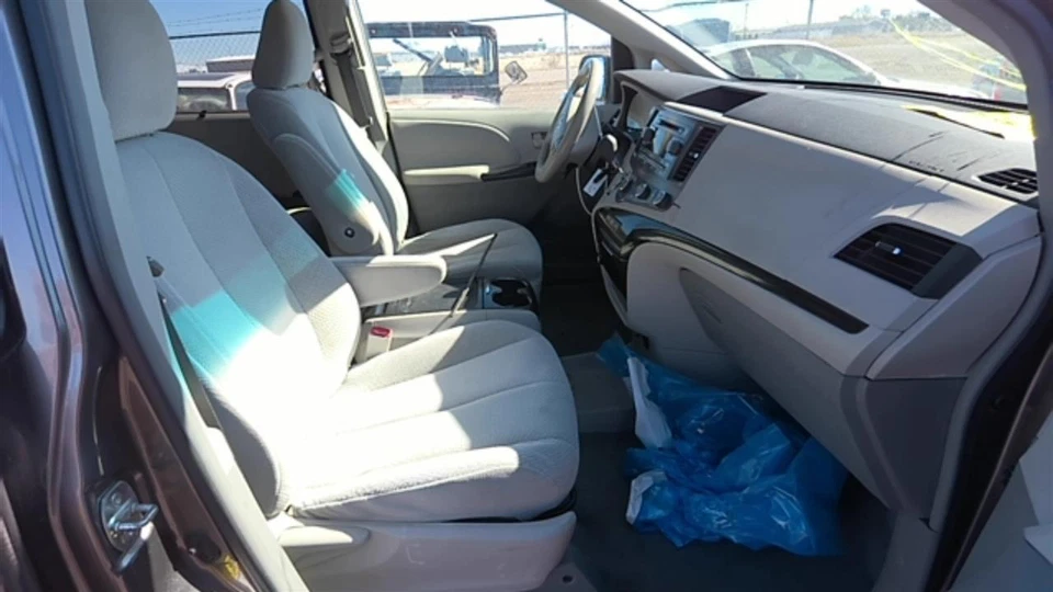 Used Automatic Transmission Assembly fits: 2011 Toyota Sienna AT 6 cylinder FWD - Image 4 of 4