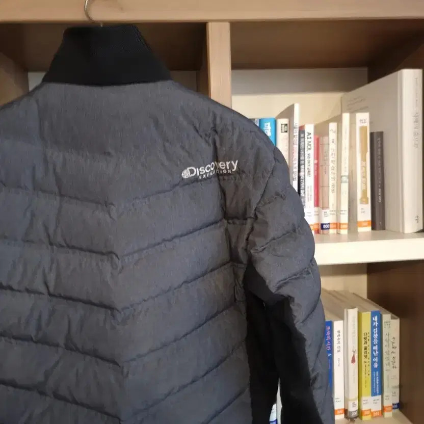 Discovery Lightweight Padded Jacket Size 105 - Ex… - image 1