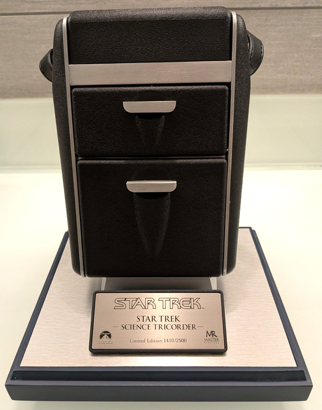 Master Replicas Star Trek Tricorder ST-106 * The TOS original, w/ display case +