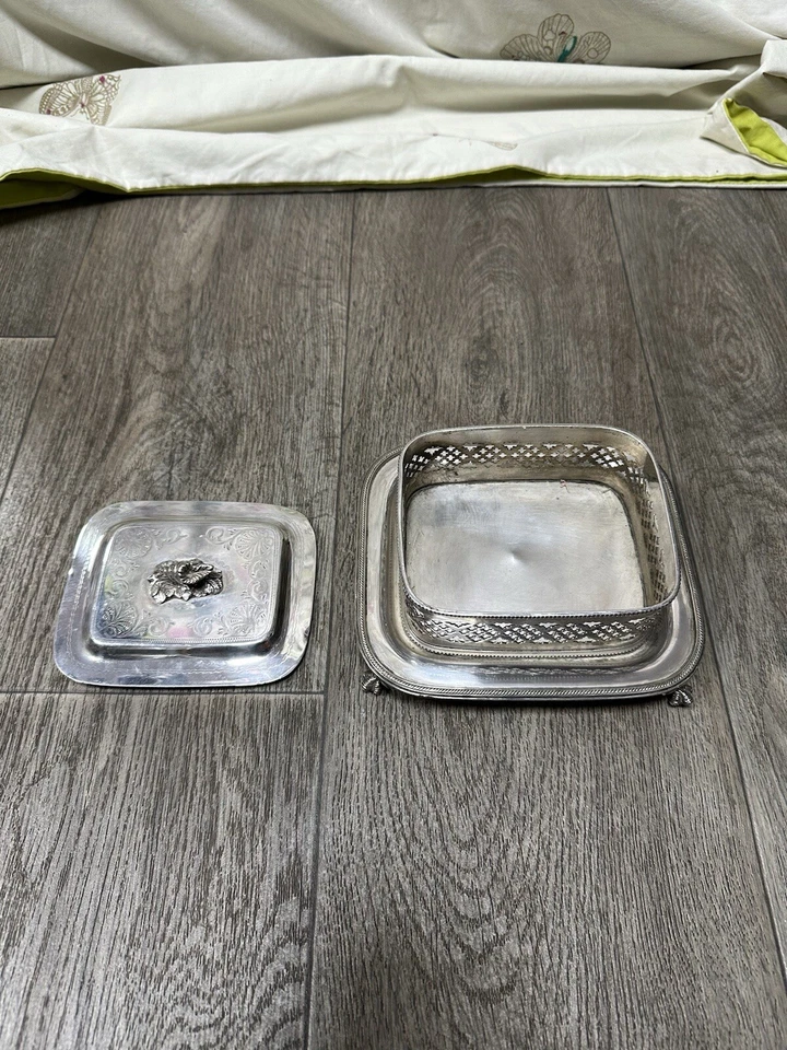 Prato de sardinha antigo com tampa bola e pés de garra - Walker & Hall - 15x17cm - Imagem 3 de 4