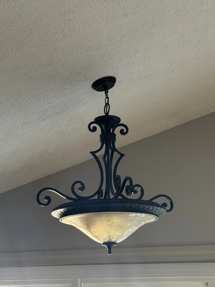 Juego de 2 lámparas de araña de bronce de 32”x22” con aceite para granja Foto 2 de 3