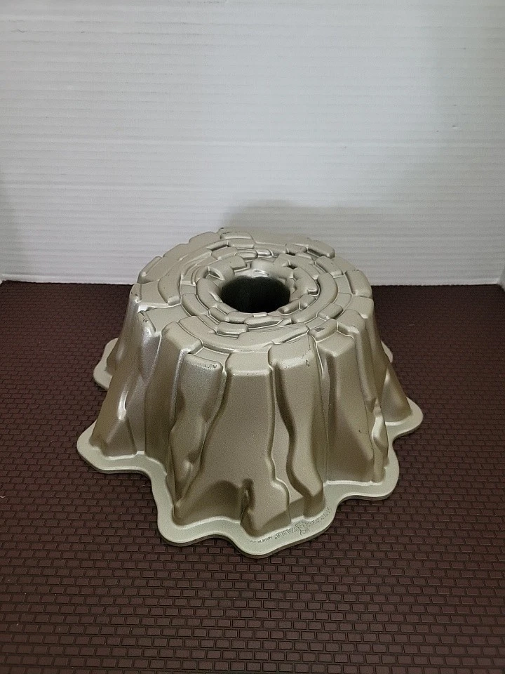 Nordic Ware "Stump De Noel" Bundt Cake Pan