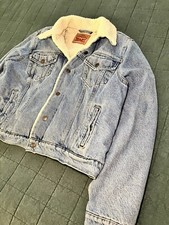 Levi  s Sherpa Lined Trucker Button Up Denim Jacket Women  s M