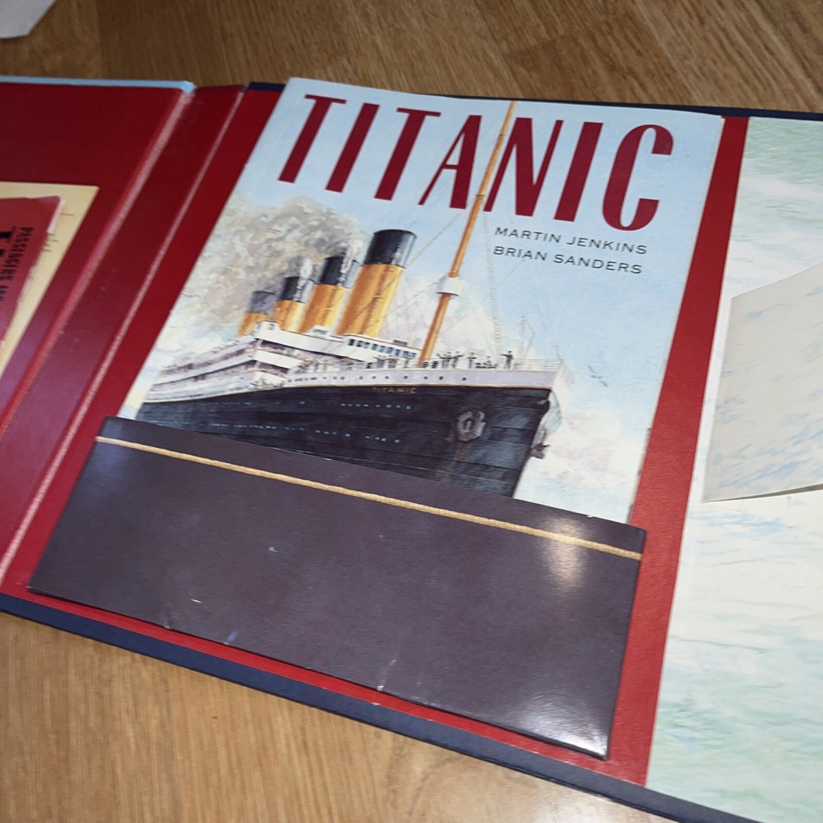 タイタニック TITANIC POP-UP BOOK MartinJenkins Titanic Pop-Up Book | Martin JENKINS, Brian Sanders