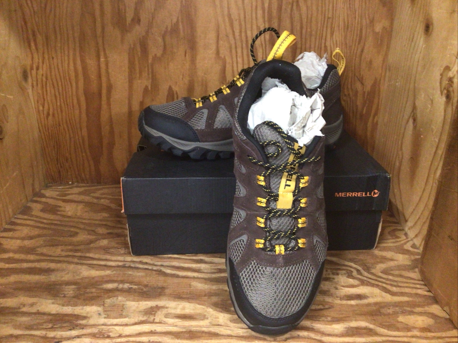 Merrell Men's Oakcreek Mid Waterproof Hiking Boot Size 10 FREE SHIPPING