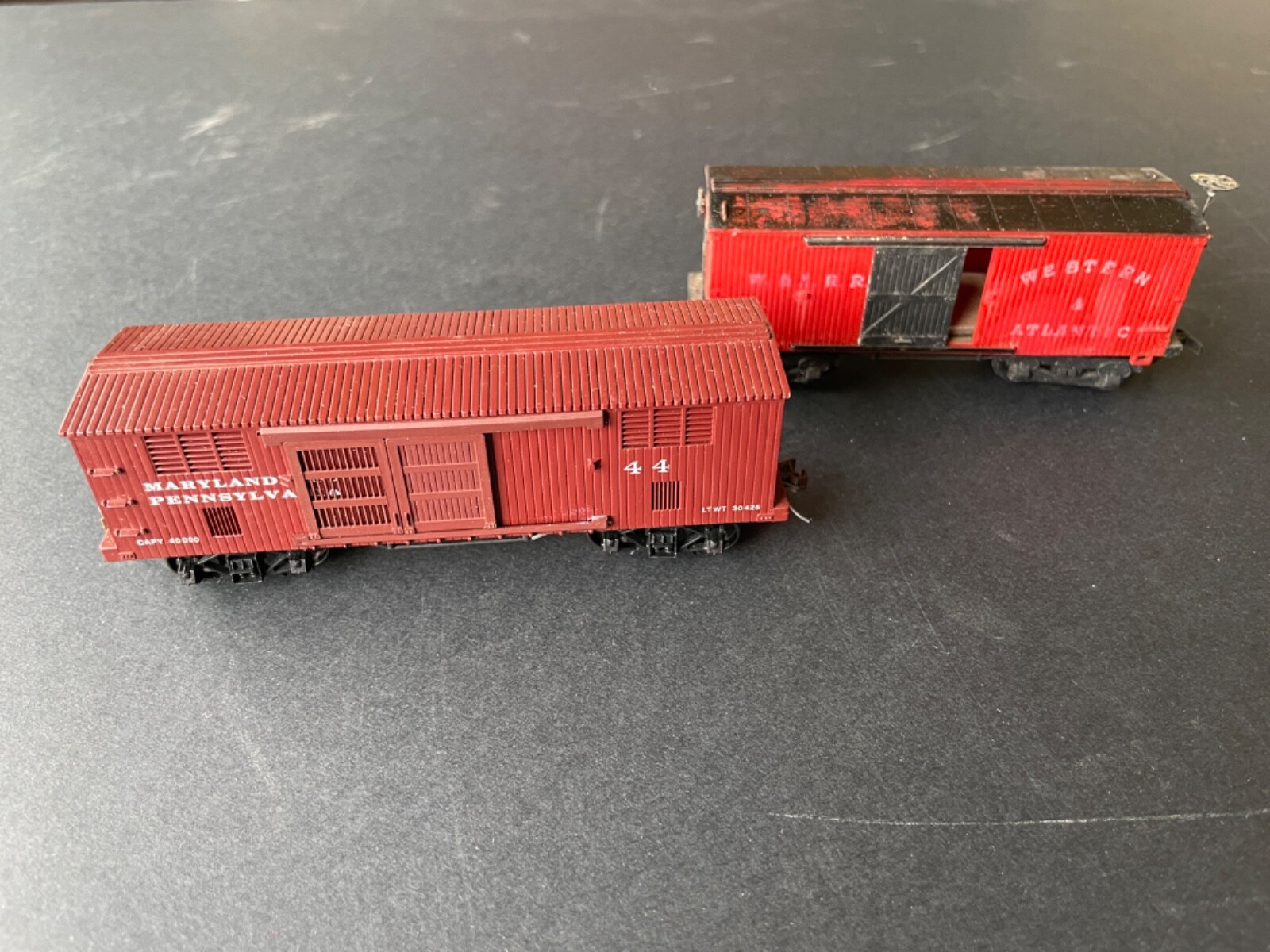 Mantua and IHC Ho Scale Old Time Freight Car CIVIL WAR Horse Car set (2