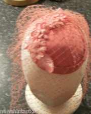 AA7. RETRO FASCINATOR WITH VEIL - BRIGHT PINK