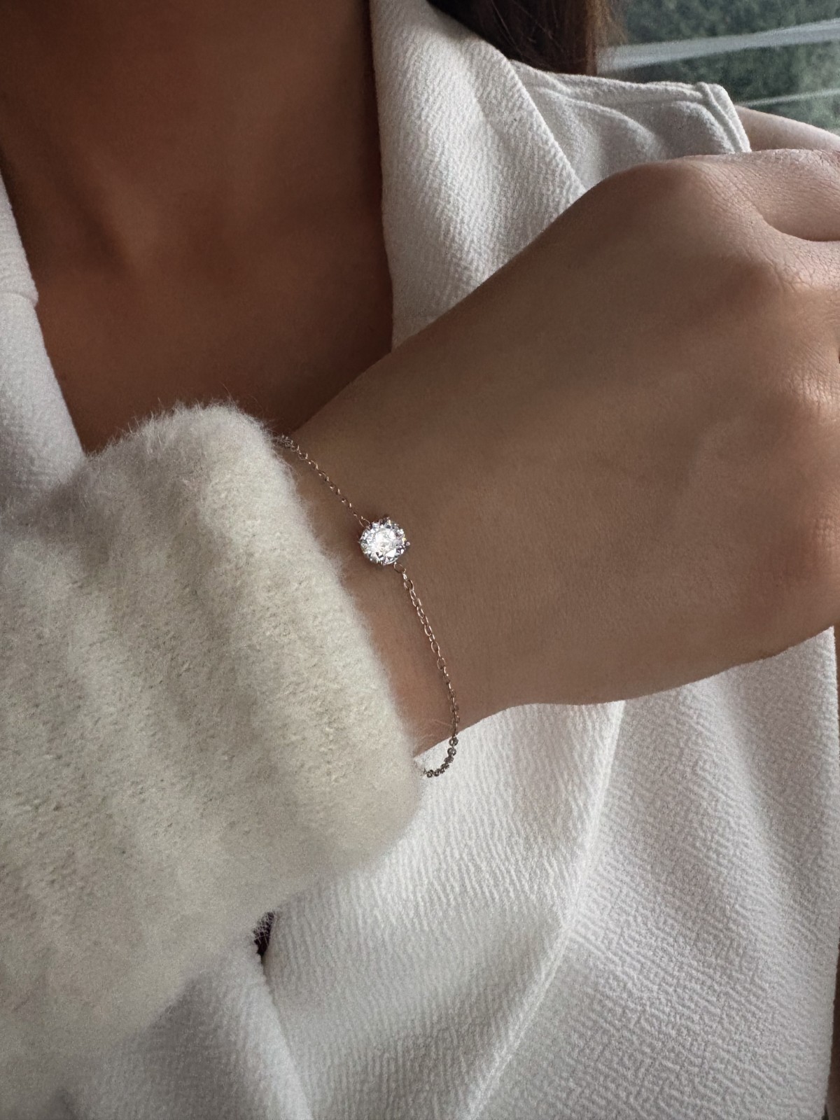 Bracelet chaîne fine avec pierre centrale, une idée cadeau d'anniversaire