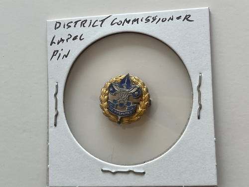 Broche revers garçon scouts commissaire de district