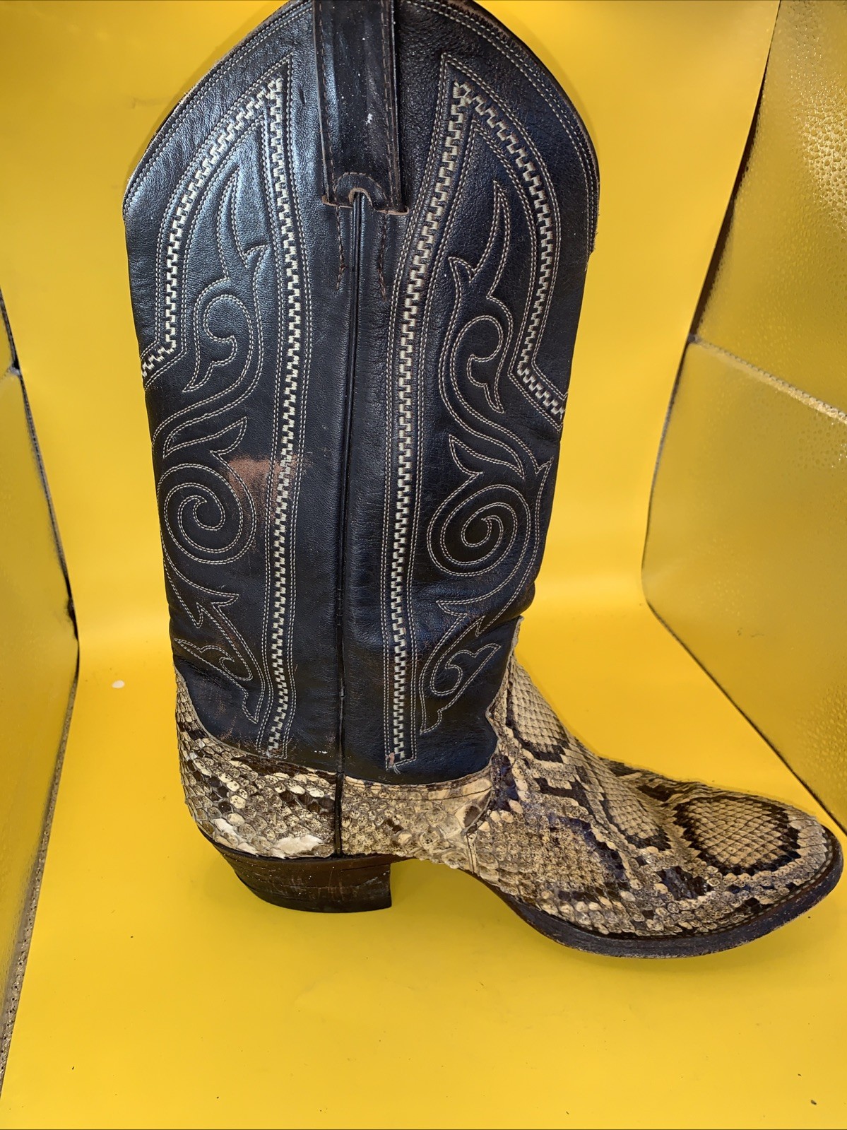 Size 9 Mens Justin Western Boot. Python Snake - image 9