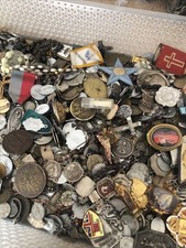 Lots Médailles Religieuse Et Objets À Identifier 