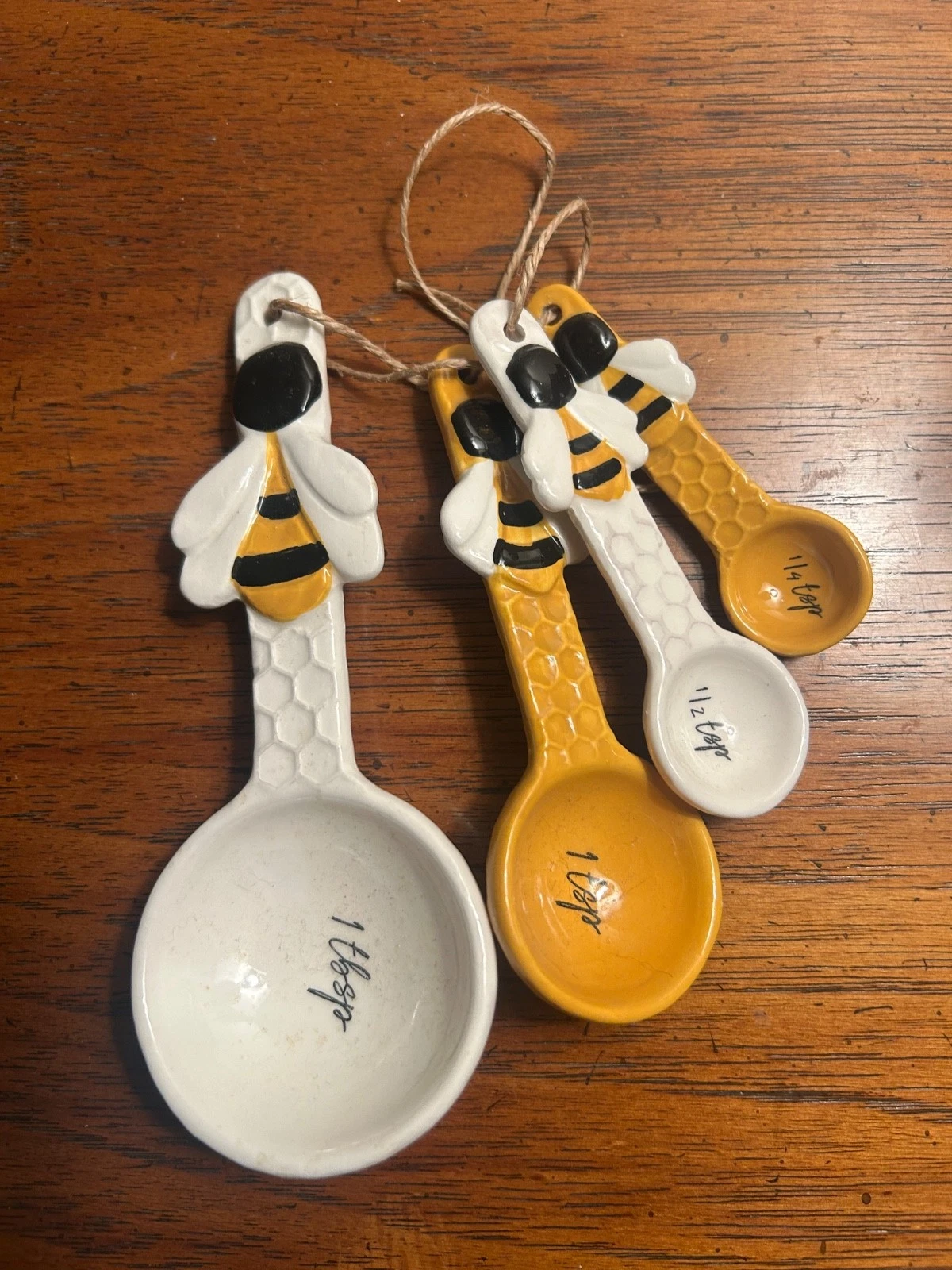 New Young's Ceramic Honey Bee Measuring Spoons 4 Pc Set Decor Or Everyday Use