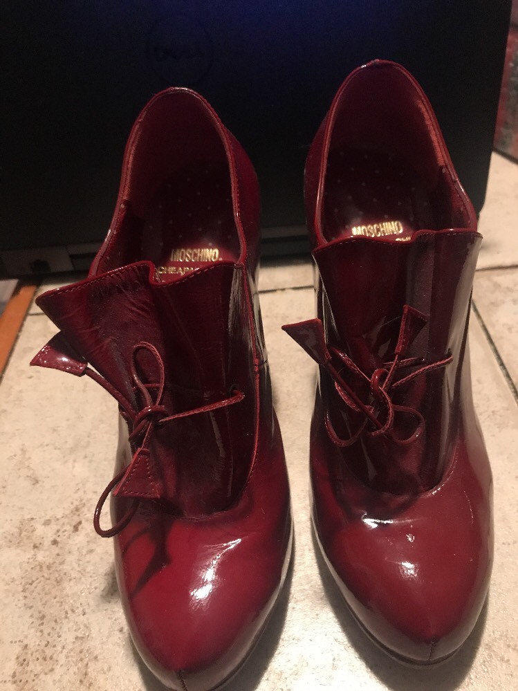 MOSCHINO CHEAP and CHIC TIED FRONT RED PATENT BOOTIE Sz 37