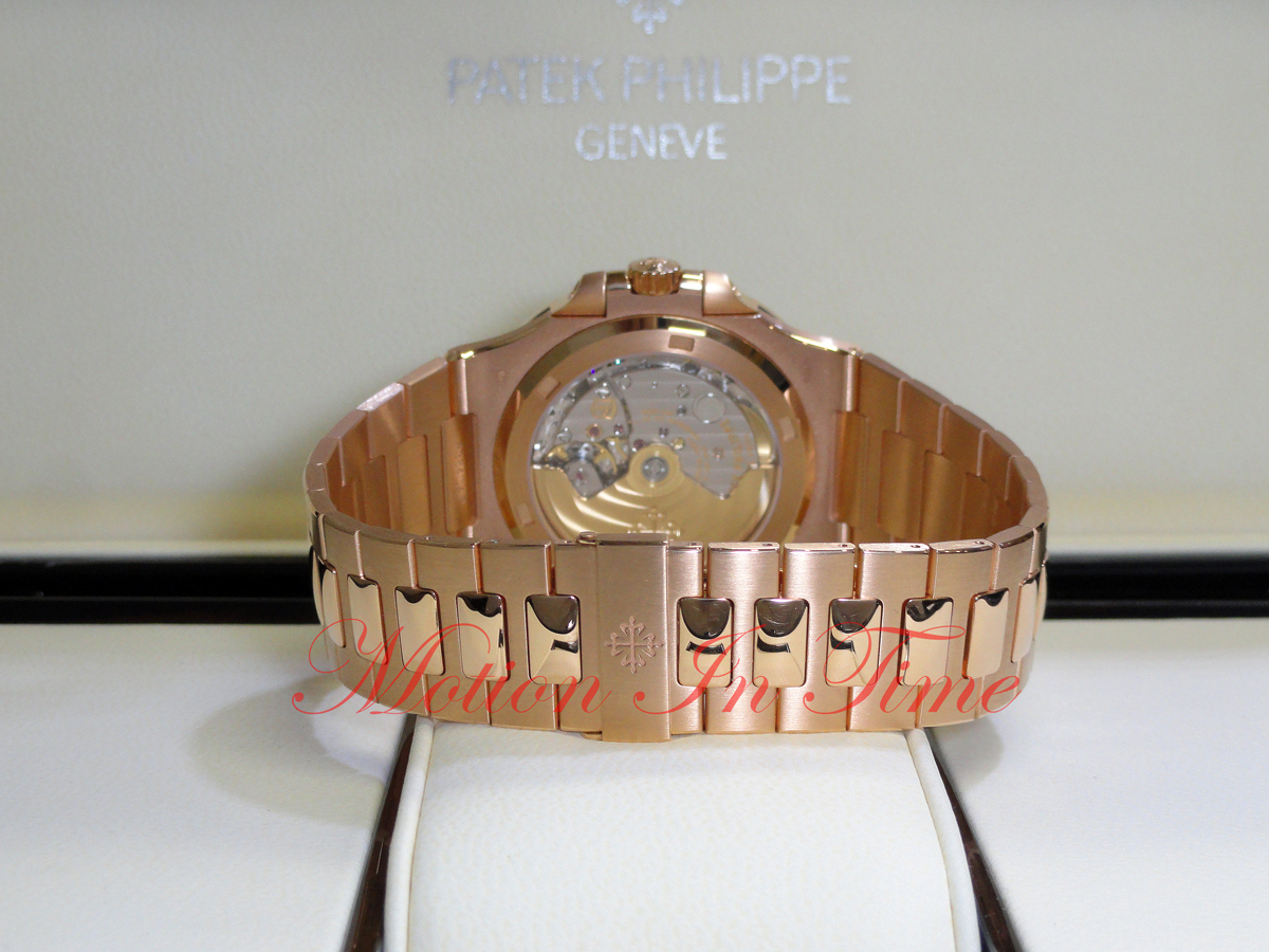Patek Philippe Nautilus 5711/1R-001 Rose Gold on Bracelet 40mm