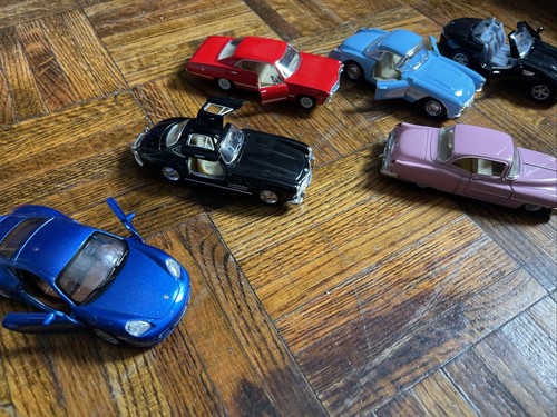 1/36 Car Lot - Picture 2 of 4