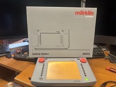 Märklin Systems Central Station 60212 digital mit Netzteil 66181 und Kabeln