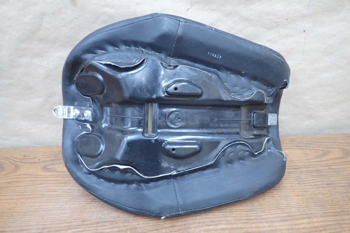 06-17 HARLEY DAVIDSON SOFTAIL DYNA STREET BOB SEAT 9261-0067 22531