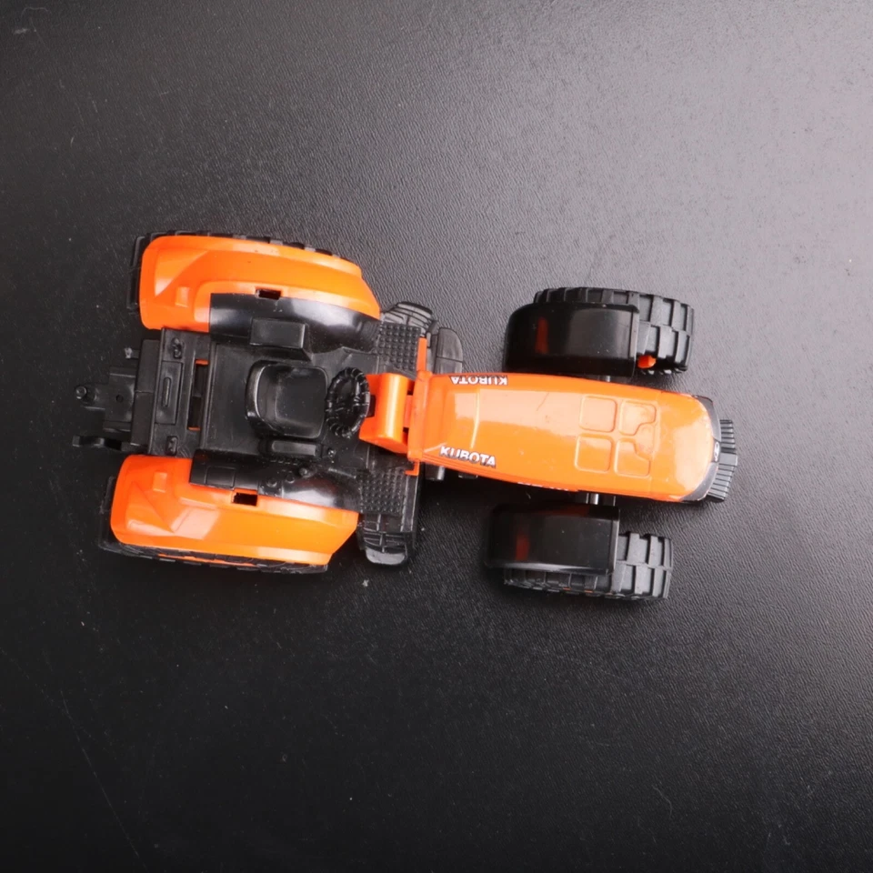 Tractor agrícola de juguete Kubota M5-111 plástico y diecast naranja modelo pequeño Foto 4 de 4