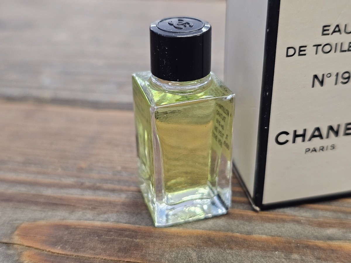 Chanel No 19 Eau de Toilette MINI Bottle 4.5 ml | eBay