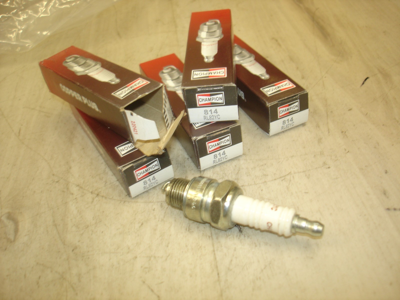Champion Copper Plus Spark Plug 814 RL82YC QTY 5