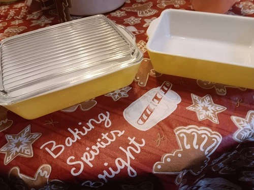 2 Vintage Pyrex Rectangle YELLOW baking Dishes W/ Ribbed Glass Lid