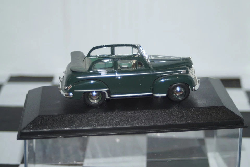 Minichamps Opel Olympia Cabriolet 1952 in Green 1:43 430 040434 - Image 4 of 4
