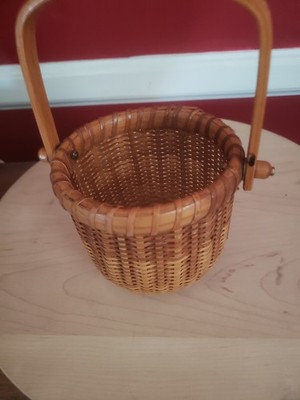 VINTAGE HAND CRAFTED NANTUCKET SWING HANDLE LIGHTSHIP SMALL BASKET GREAT