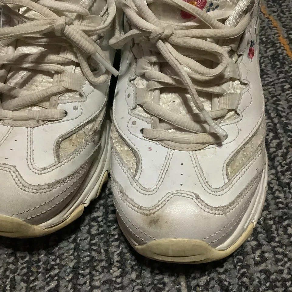 SKECHERS D’Lites White Floral Embroidered Fashion Sneakers 11977 Women 7 - Image 3 of 4