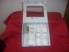 AMERICAN EAGLE OUTFITTERS SHOE CARE KIT