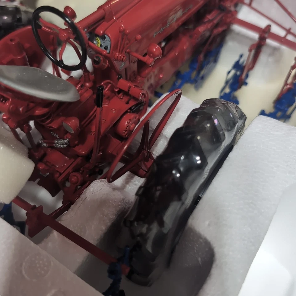 Ertl 50th Anniversary 1954 International Farmall 400 With Cultivator 1:16 Scale - Image 4 of 4