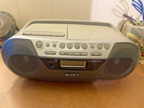 Vintage Sony CFD-S05 Boombox CD Cassette Player AM/FM Radio Mega Bass