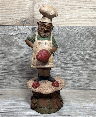 VTG CAIRN STUDIOS Baker 1987 Tom Clark Figurine Gnome Strawberry Cupcake Ribbon