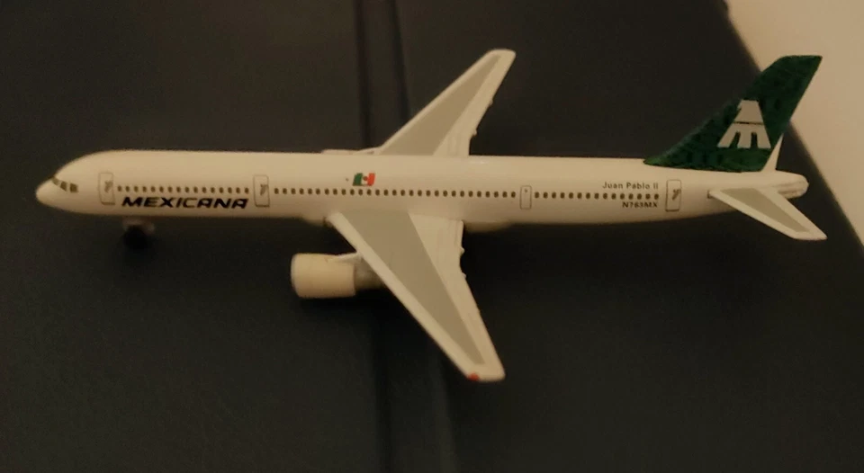 Herpa Wings 31378 1:500 Boeing 757-200 Mexicana Juan Pablo II N763MX  - Immagine 2 di 2