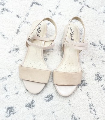 Life Stride Soft System Nude Strappy Open Toe Small Heels Women s Size 7