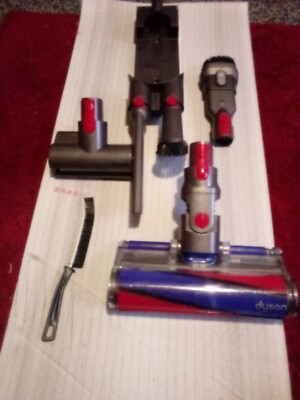 Dyson Staubsauger v7 manuell & Reinigungsaufsatzköpfe 